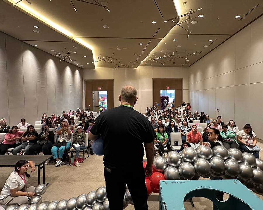Julio Hernández — instructor de la Balloon Academy